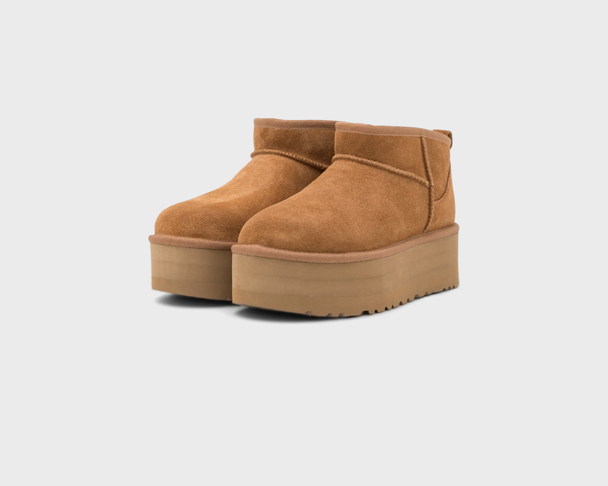 UGG Classic Ultra Mini Platform Chestnut Boots kastanienbraun Paar schräg von vorne