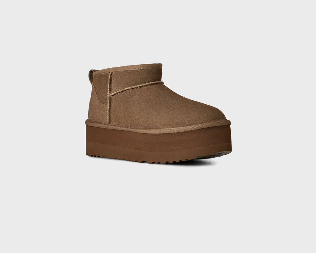 UGG Classic Ultra Mini Platform Light Bronze Boots hellbraun schräg von vorne
