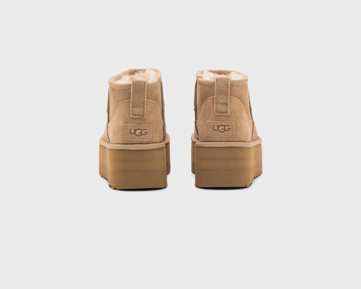 UGG Classic Ultra Mini Platform Sand Boots sandbeige Paar Rückansicht