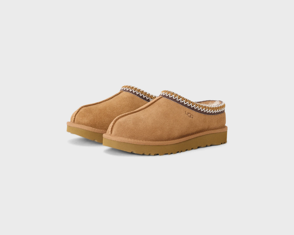 UGG Tasman II Chestnut Hausschuh braun Paar schräg von vorne