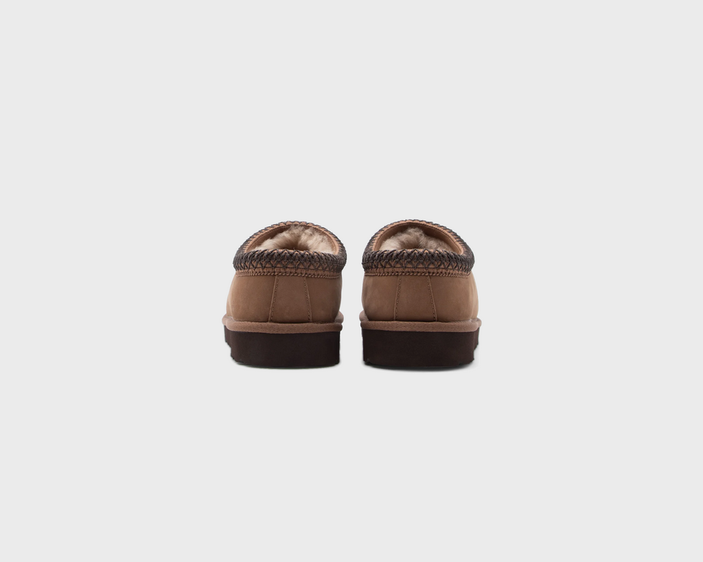 UGG Tasman II Dark Chestnut Hausschuh dunkelbraun Paar Rückansicht