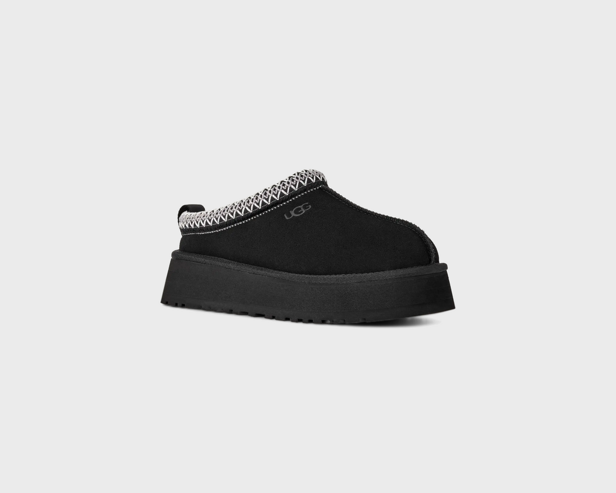 UGG Tazz II Black Hausschuh schwarz schräg von vorne