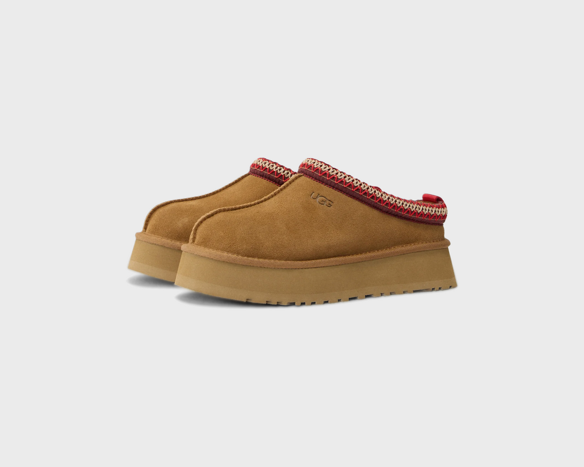 UGG Tazz II Chestnut Hausschuh braun Paar schräg von vorne