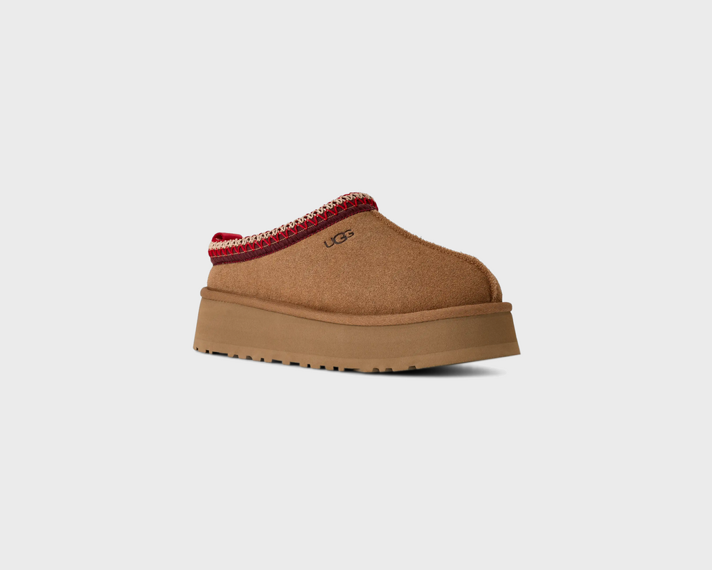 UGG Tazz II Chestnut Hausschuh braun schräg von vorne