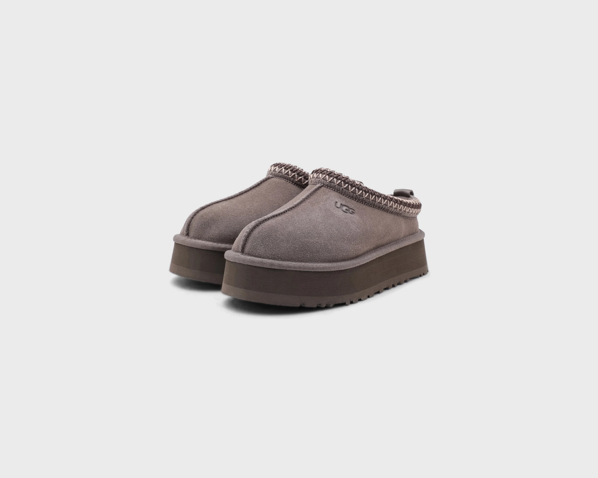 UGG Tazz II Dried Oregano Hausschuh graubraun Paar schräg von vorne